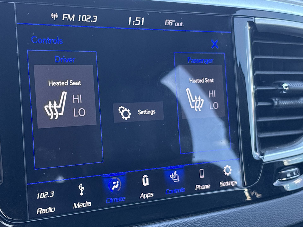 Thumbnail: 2018 Chrysler Pacifica - 21