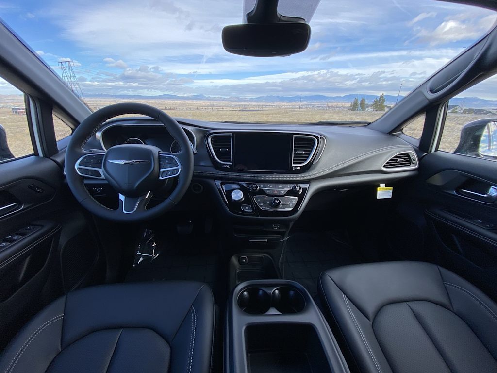 Thumbnail: 2026 Chrysler Pacifica - 2