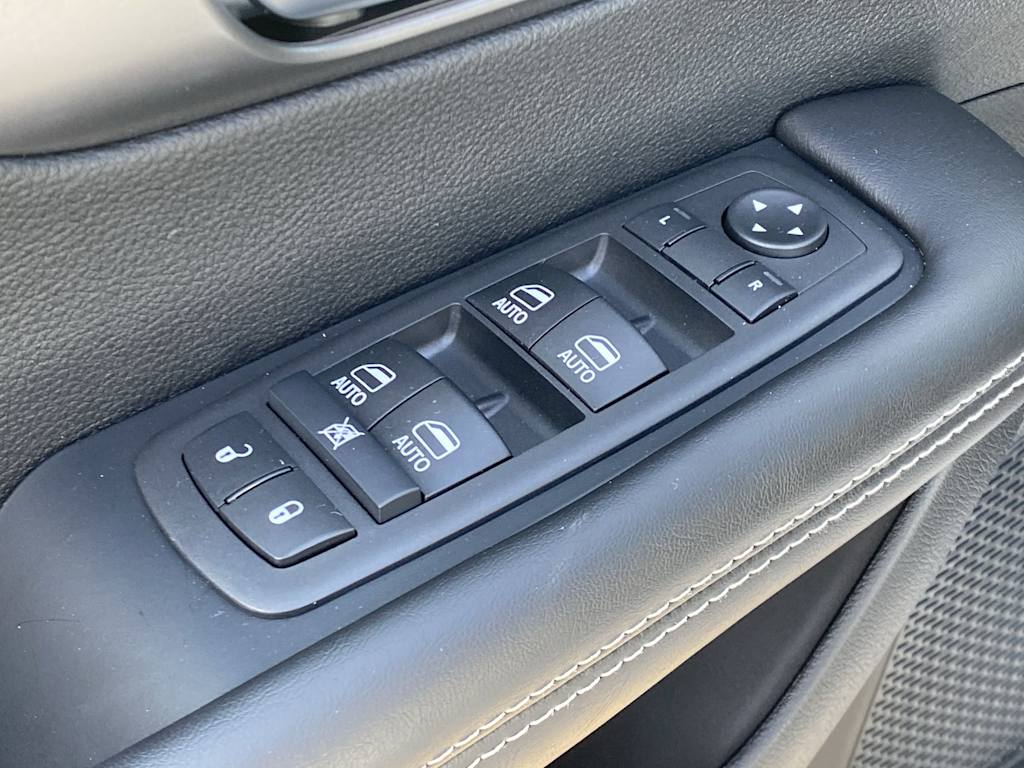 Thumbnail: 2026 Chrysler Pacifica - 25