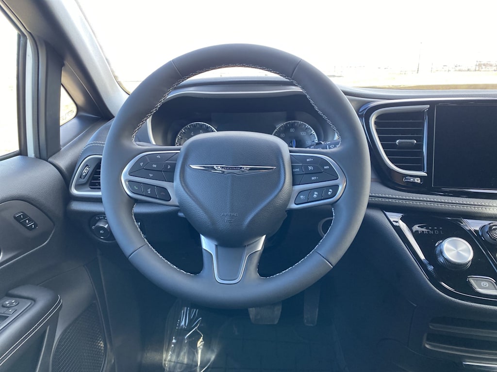 Thumbnail: 2026 Chrysler Pacifica - 8