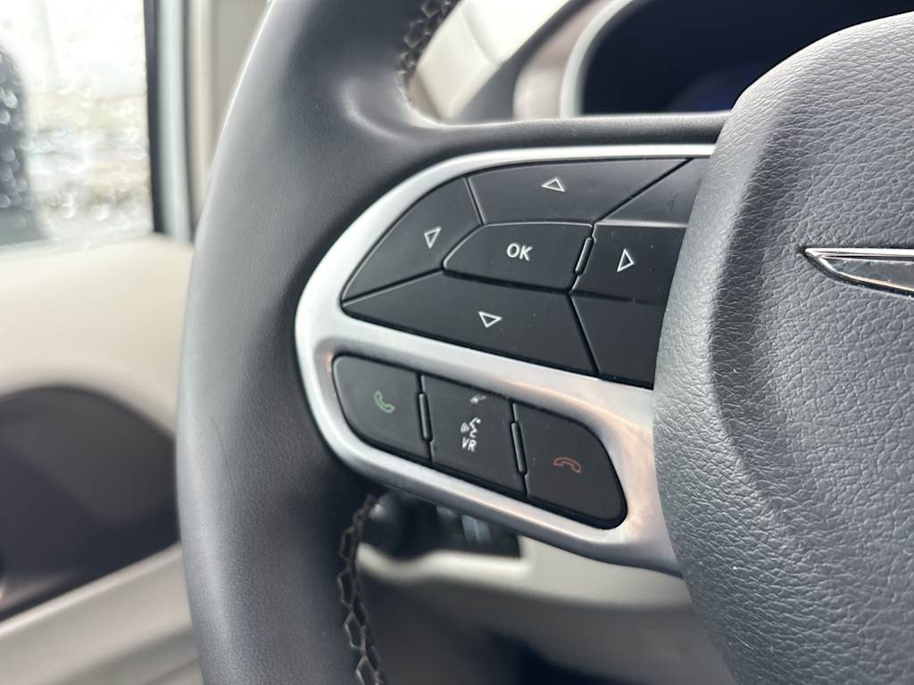 Thumbnail: 2023 Chrysler Voyager - 30