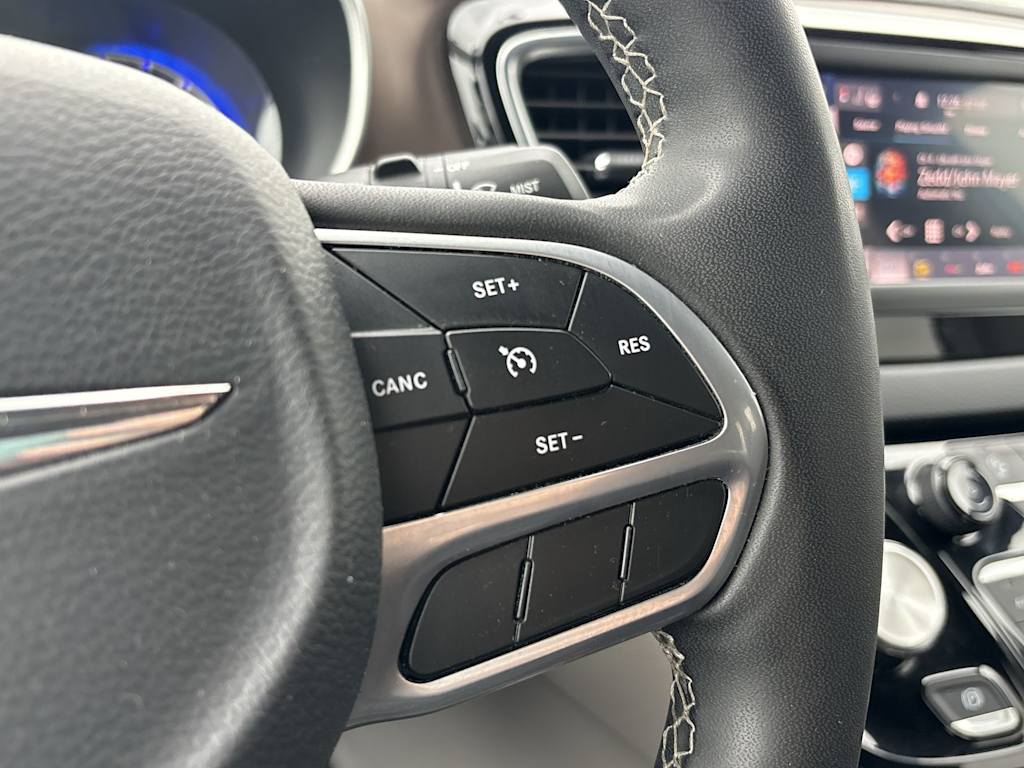 Thumbnail: 2023 Chrysler Voyager - 31