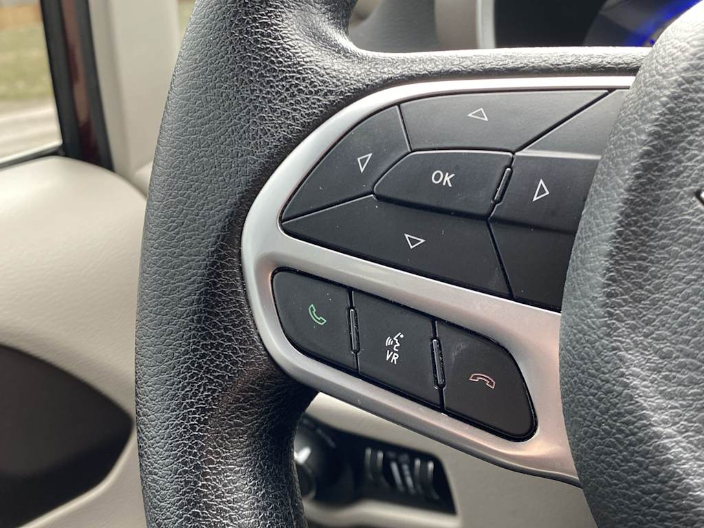 Thumbnail: 2020 Chrysler Voyager - 20