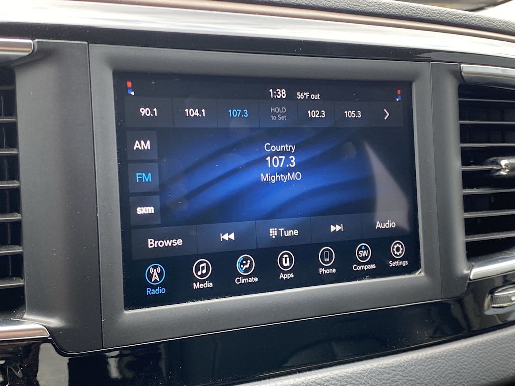 Thumbnail: 2020 Chrysler Voyager - 6