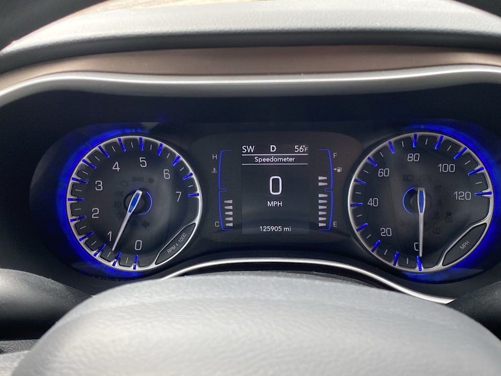 Thumbnail: 2020 Chrysler Voyager - 19
