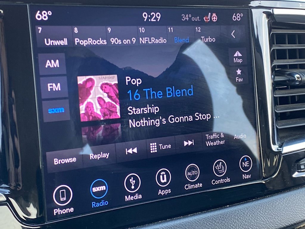 Thumbnail: 2018 Chrysler Pacifica - 9