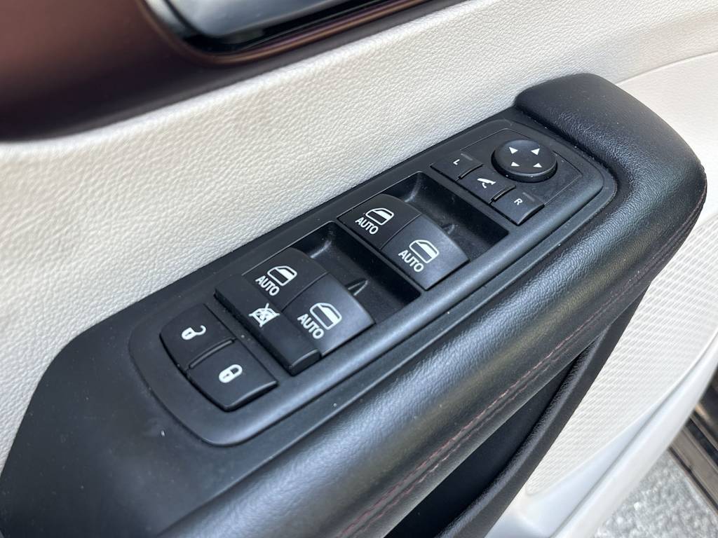 Thumbnail: 2019 Chrysler Pacifica - 14