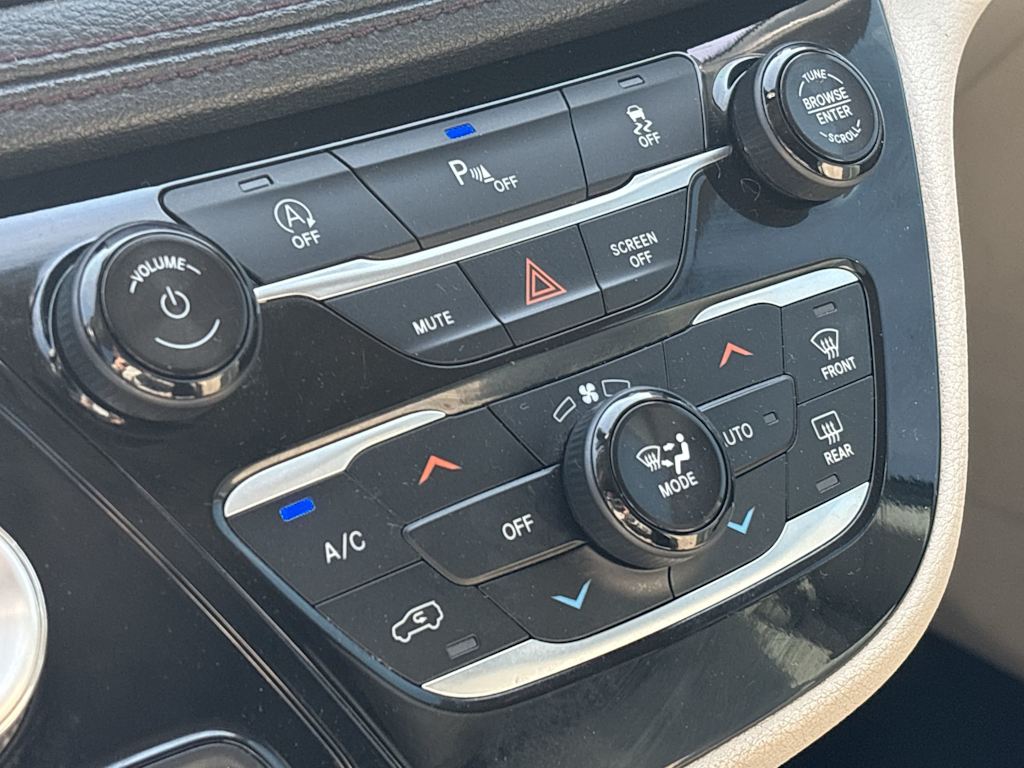 Thumbnail: 2019 Chrysler Pacifica - 17