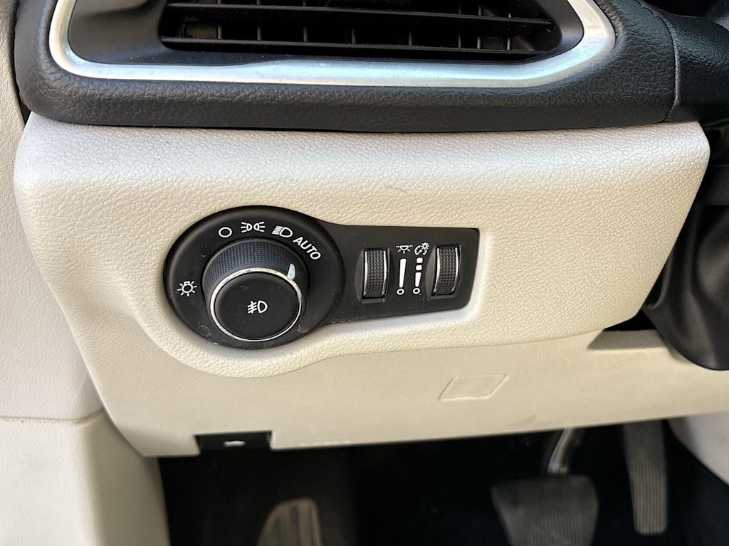 Thumbnail: 2019 Chrysler Pacifica - 16