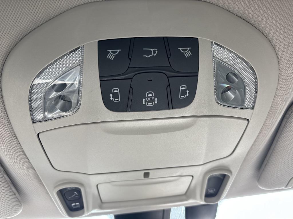 Thumbnail: 2019 Chrysler Pacifica - 18