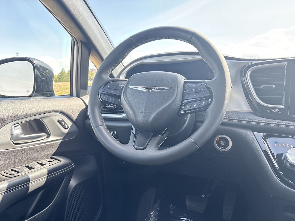 Thumbnail: 2024 Chrysler Pacifica - 8