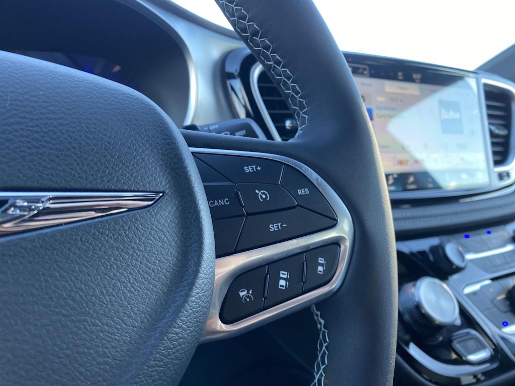 Thumbnail: 2026 Chrysler Pacifica - 34