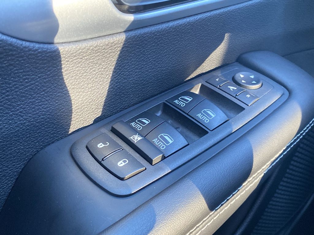Thumbnail: 2026 Chrysler Pacifica - 25