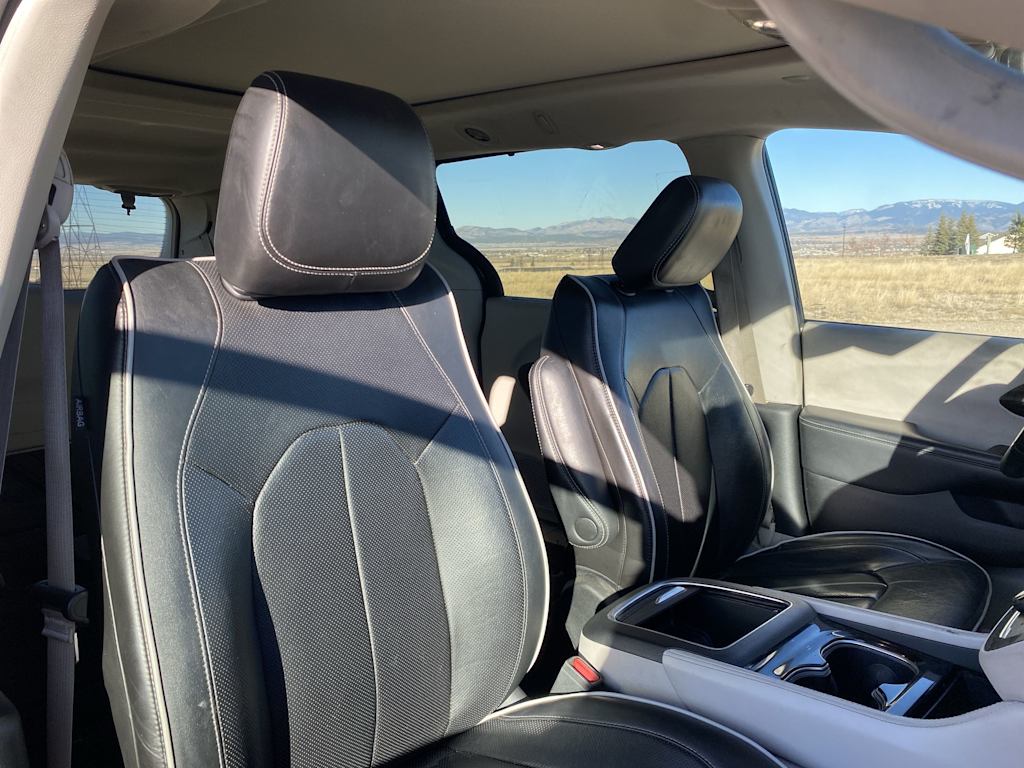 Thumbnail: 2023 Chrysler Pacifica - 6