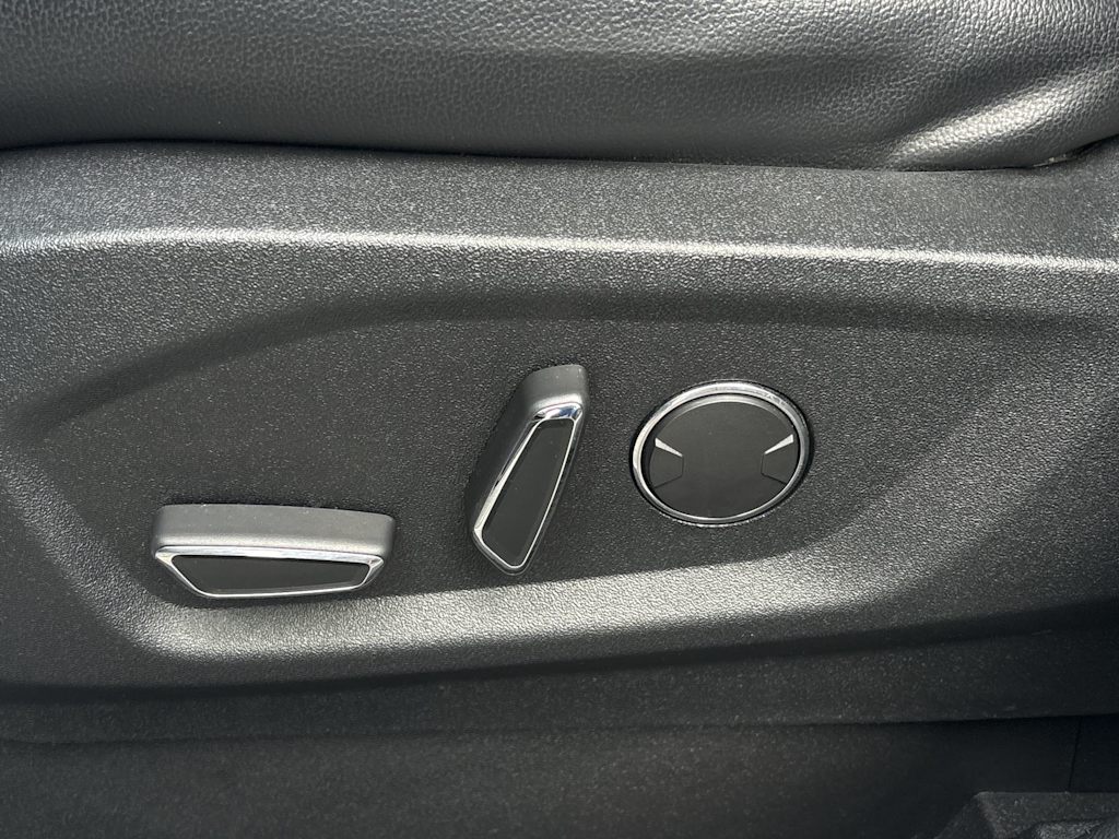 Thumbnail: 2019 Ford Edge - 25