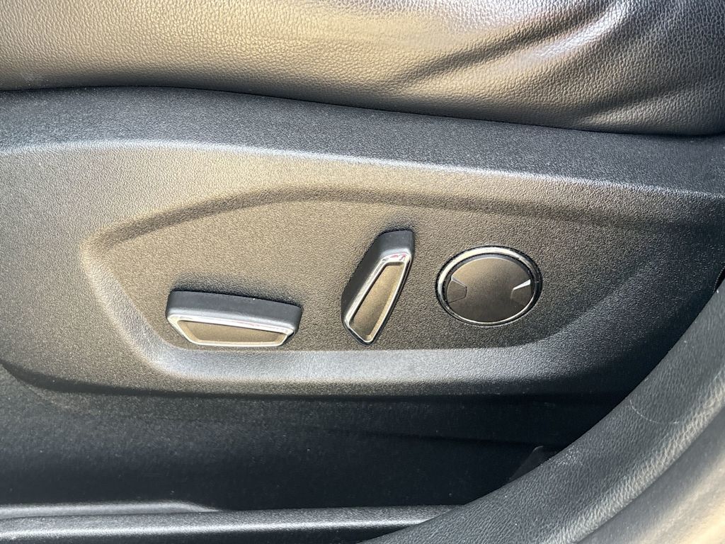 Thumbnail: 2019 Ford Edge - 26