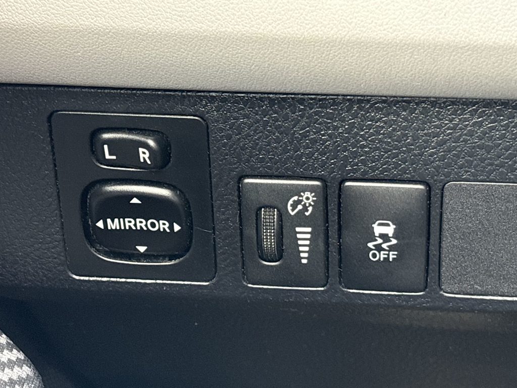 Thumbnail: 2013 Toyota RAV4 - 28