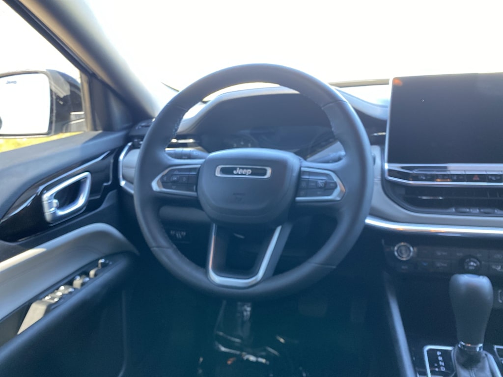 Thumbnail: 2023 Jeep Compass - 8
