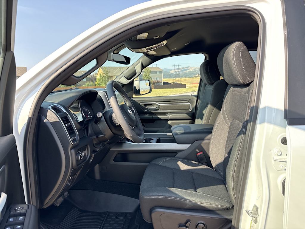 Thumbnail: 2026 RAM 1500 - 9