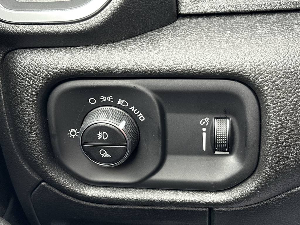 Thumbnail: 2026 RAM 1500 - 25