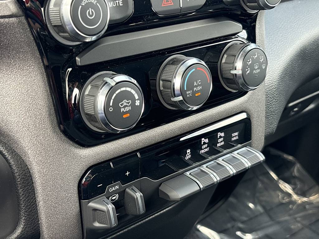 Thumbnail: 2026 RAM 1500 - 26