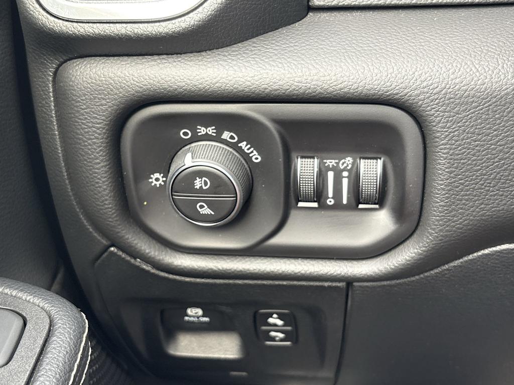 Thumbnail: 2026 RAM 1500 - 27
