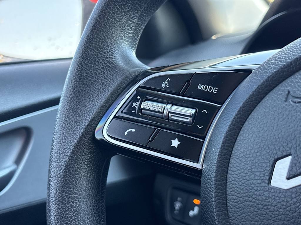 Thumbnail: 2023 Kia Forte - 32