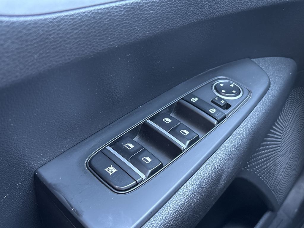 Thumbnail: 2023 Kia Forte - 25