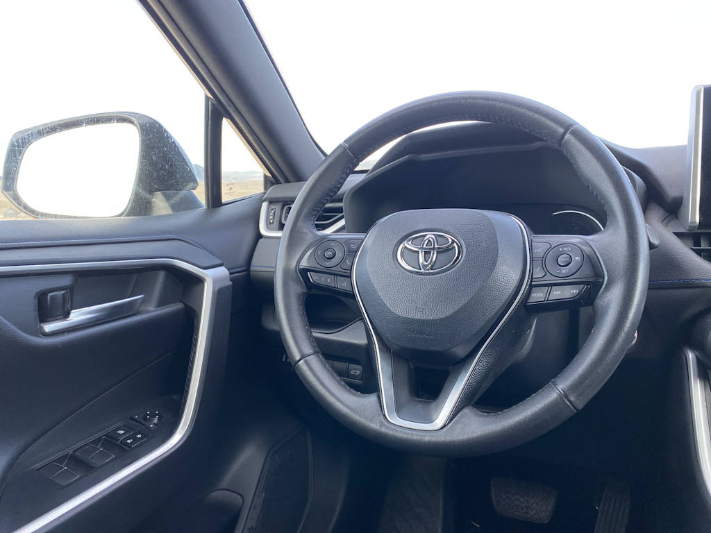 Thumbnail: 2021 Toyota RAV4 - 8