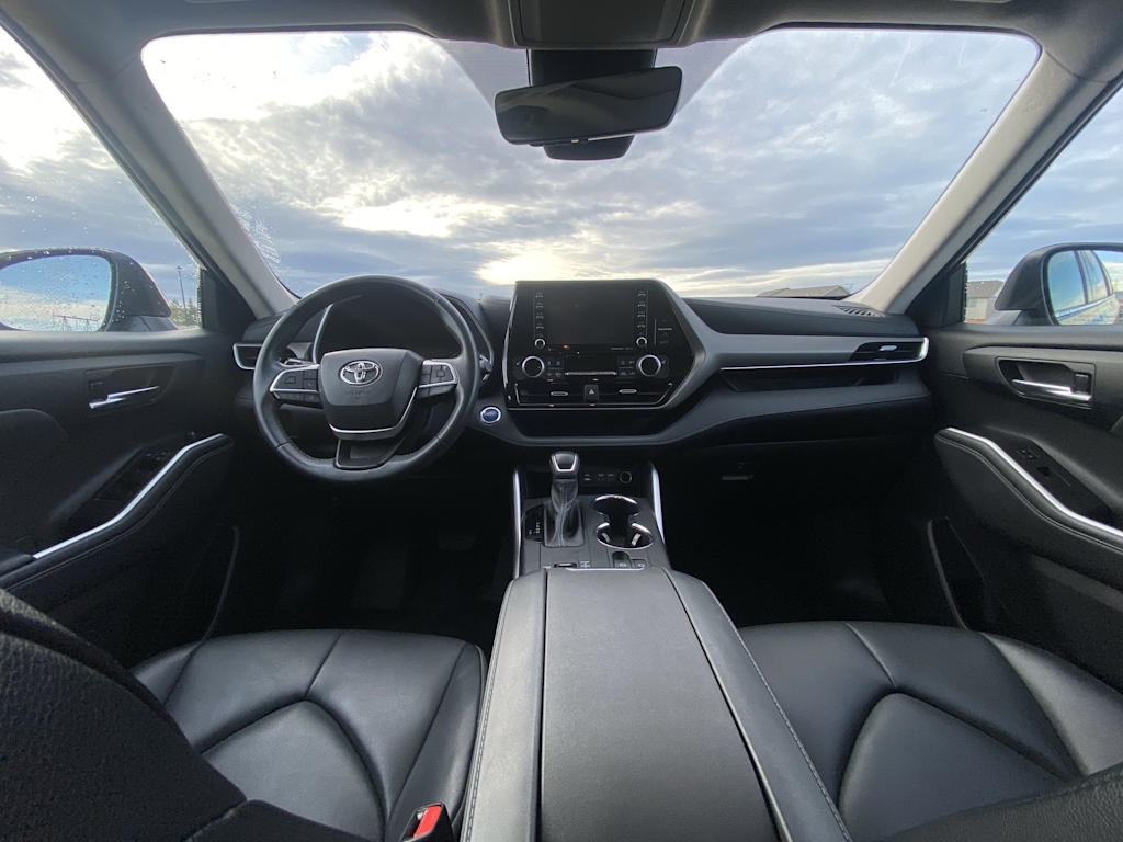 Thumbnail: 2022 Toyota Highlander - 3