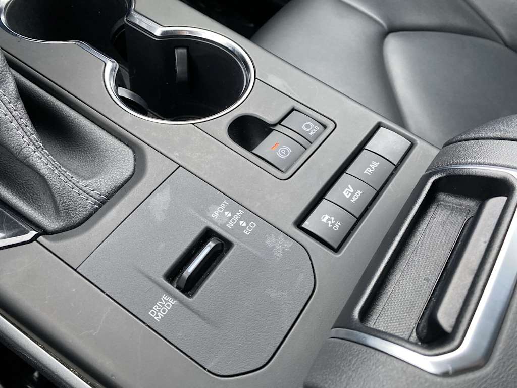 Thumbnail: 2022 Toyota Highlander - 14