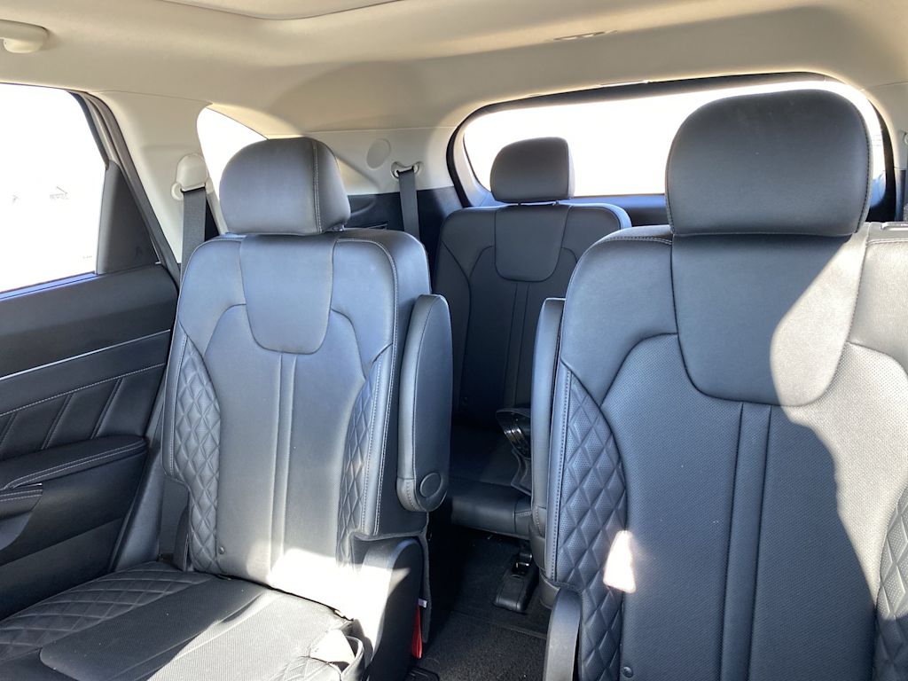 Thumbnail: 2023 Kia Sorento - 11