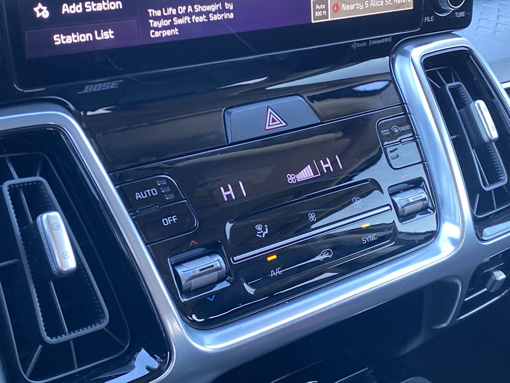 Thumbnail: 2023 Kia Sorento - 28