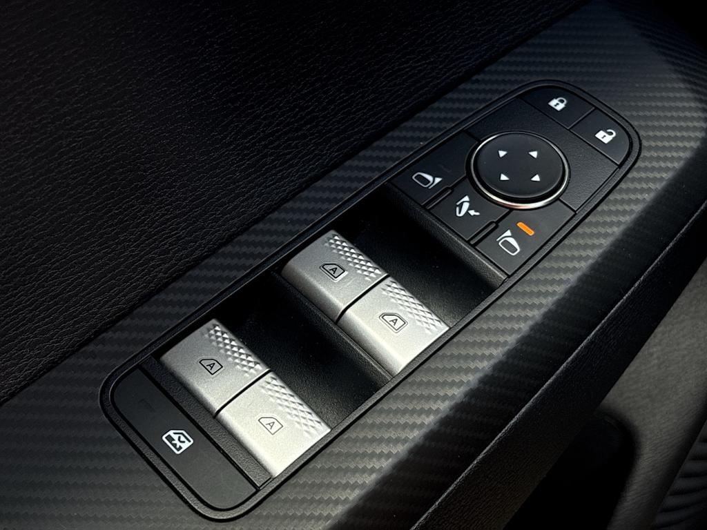 Thumbnail: 2025 Mitsubishi Outlander - 25