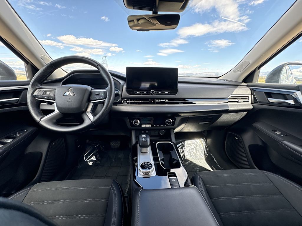 Thumbnail: 2025 Mitsubishi Outlander - 2