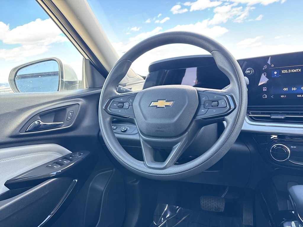 Thumbnail: 2025 Chevrolet Trax - 8