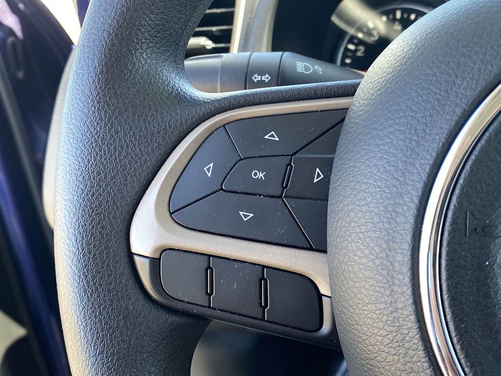 Thumbnail: 2016 Jeep Renegade - 23