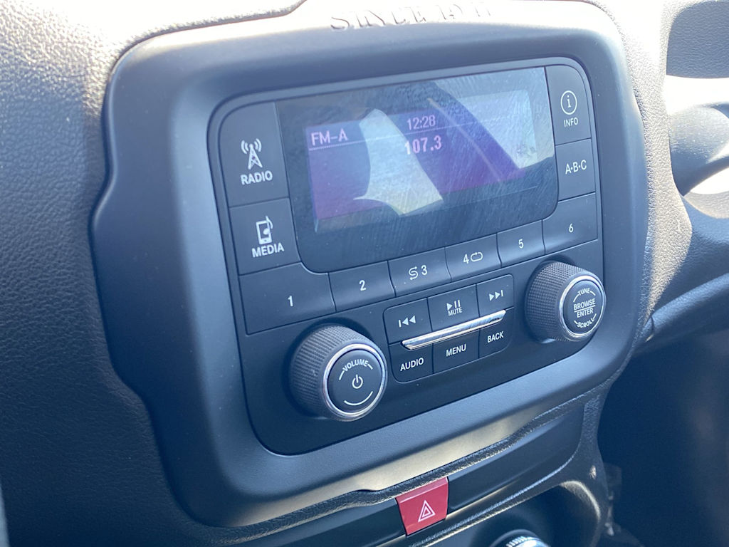 Thumbnail: 2016 Jeep Renegade - 22