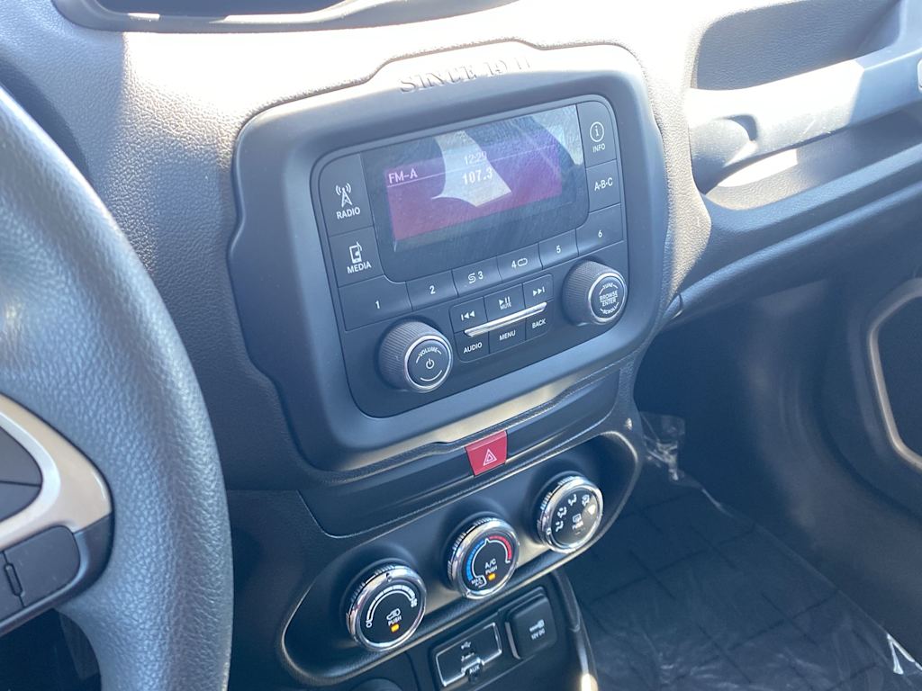 Thumbnail: 2016 Jeep Renegade - 11
