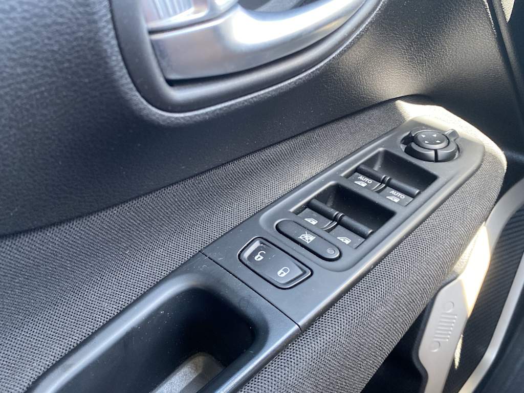 Thumbnail: 2016 Jeep Renegade - 16