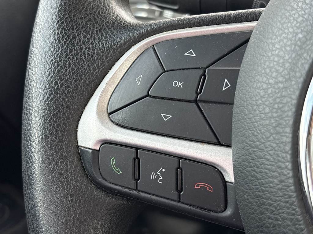 Thumbnail: 2019 Jeep Renegade - 19