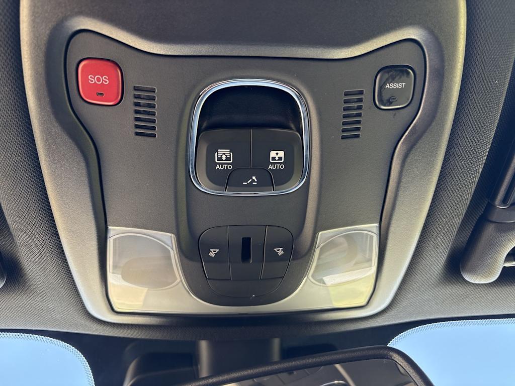 Thumbnail: 2019 Jeep Renegade - 31
