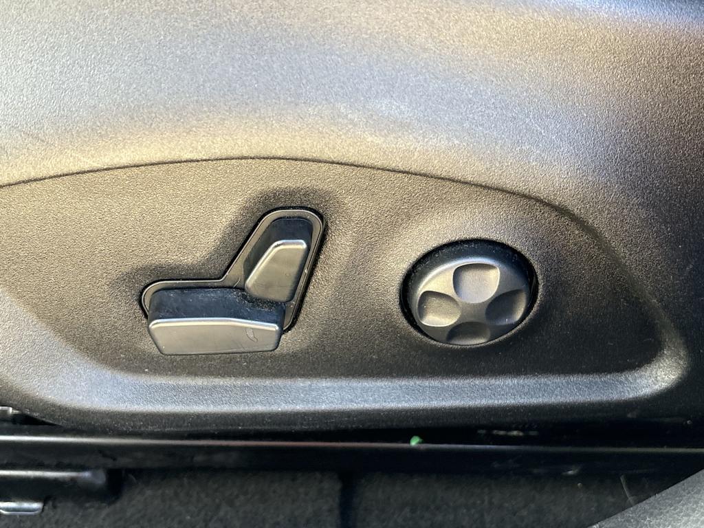 Thumbnail: 2019 Jeep Renegade - 26