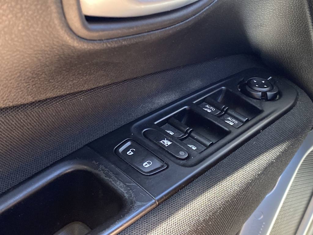 Thumbnail: 2019 Jeep Renegade - 25