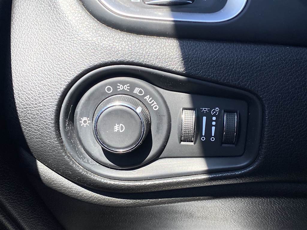 Thumbnail: 2019 Jeep Renegade - 27