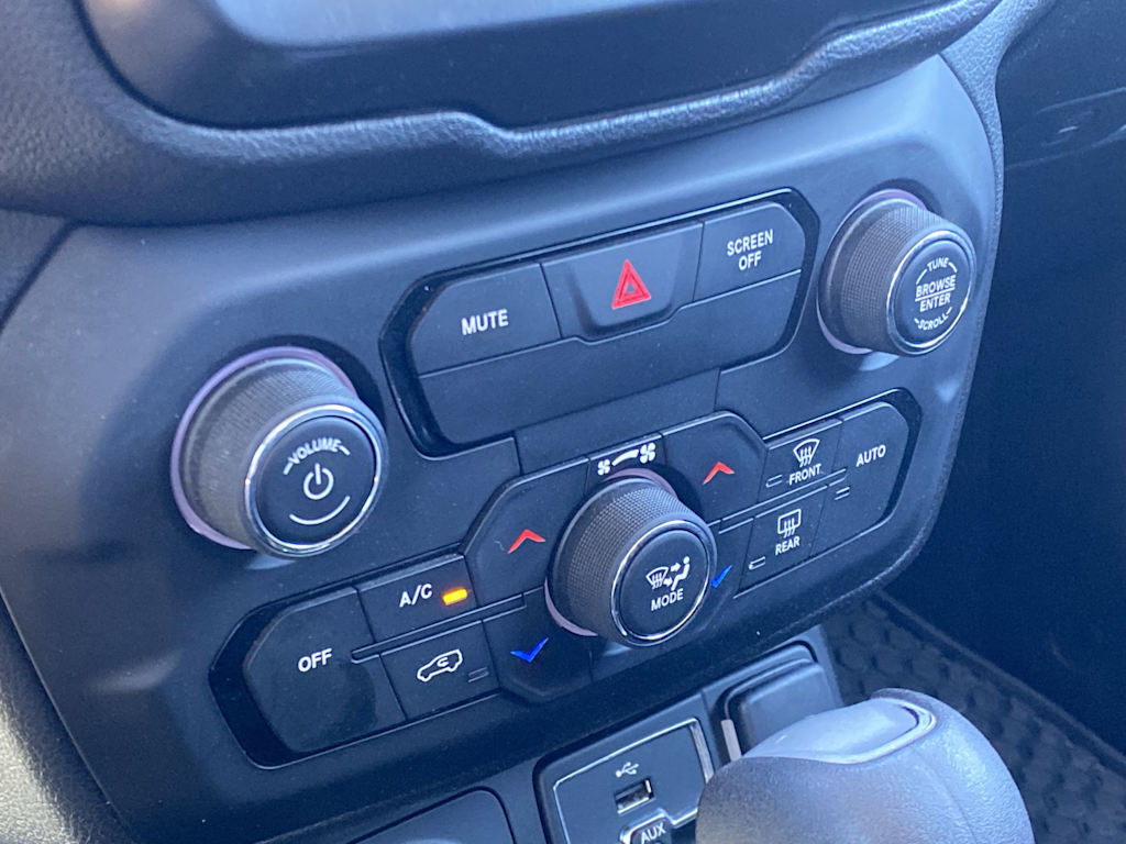 Thumbnail: 2019 Jeep Renegade - 28