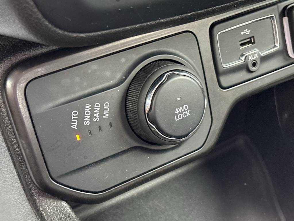 Thumbnail: 2021 Jeep Renegade - 24