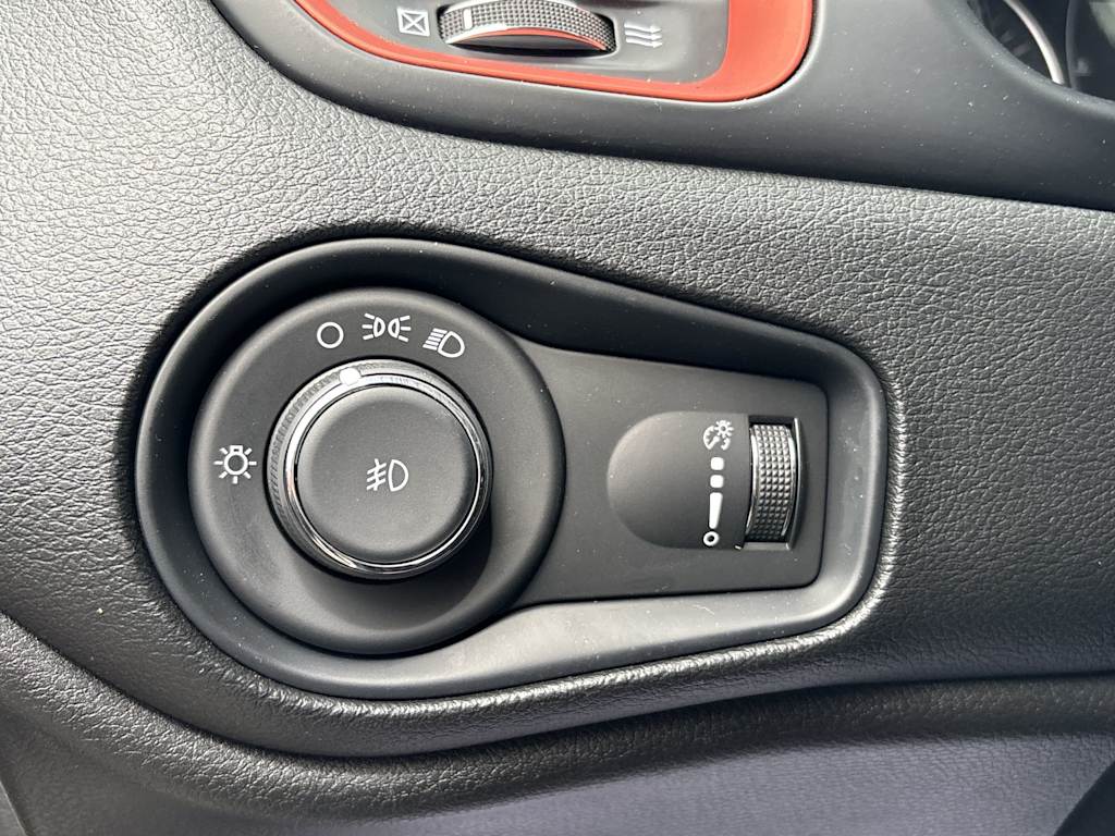 Thumbnail: 2021 Jeep Renegade - 22