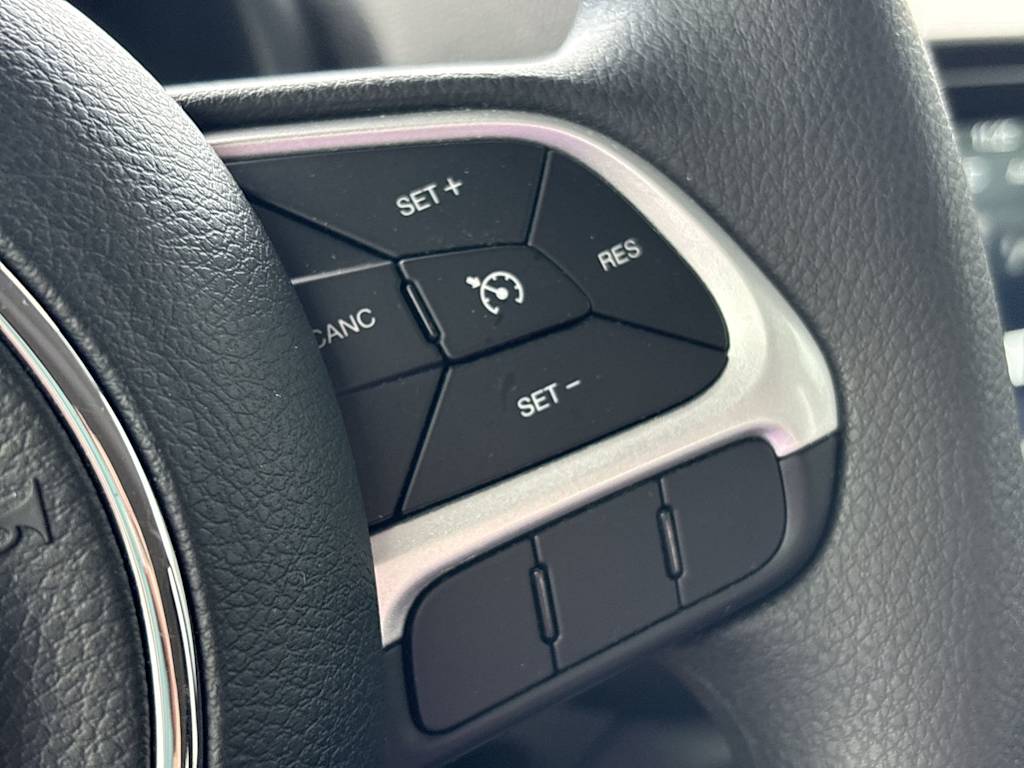 Thumbnail: 2021 Jeep Renegade - 29