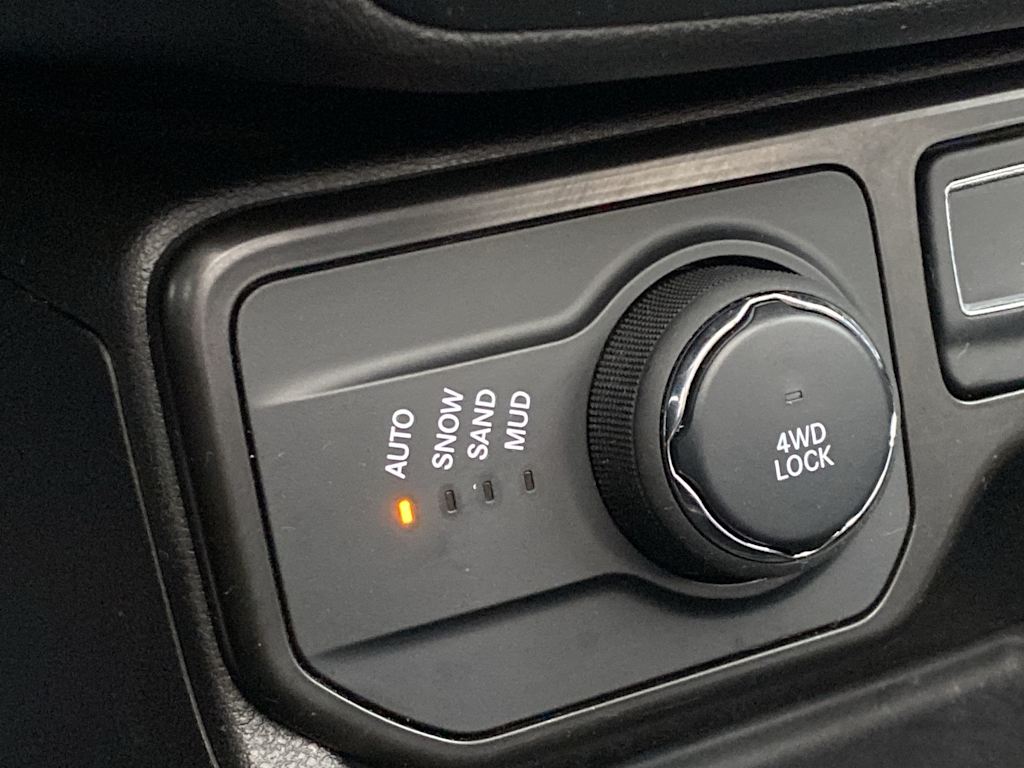 Thumbnail: 2023 Jeep Renegade - 29